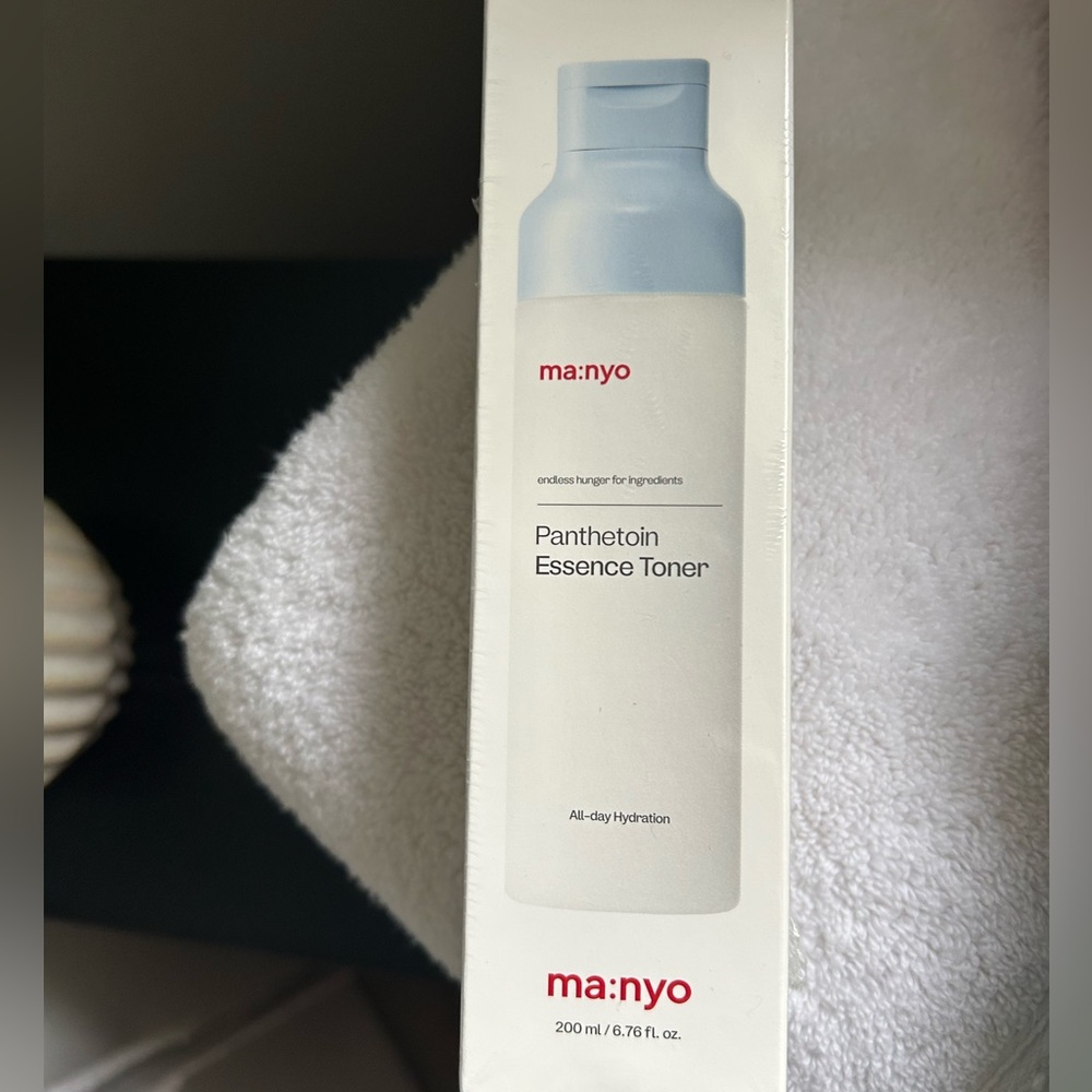 Ma:nyo Panthetoin Essence Toner NIB!